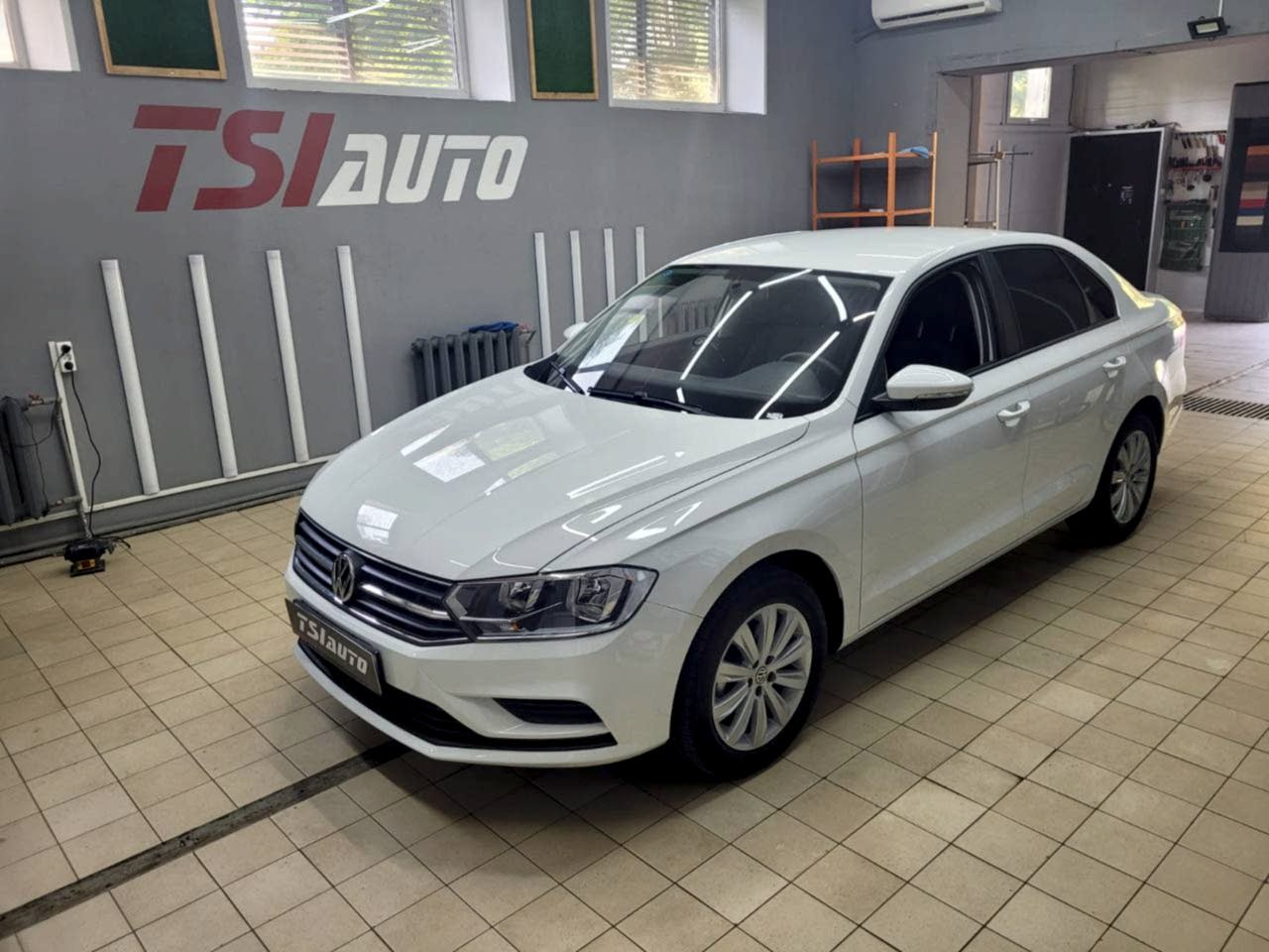 Шумоизоляция VW Polo 6 в Астане в пакете Комфорт Шумоизоляция VW Polo 6 в Астане в пакете Комфорт